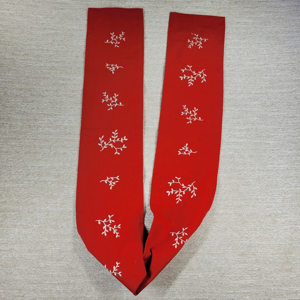 Linum Mistel Table Runner Red Embroidered Mistletoe Vines Holiday Christmas